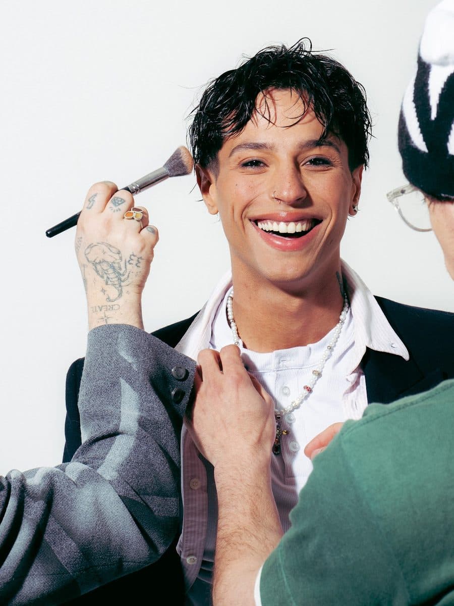 Backstage: make up y peinado antes de la toma